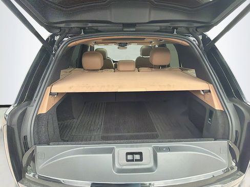 Used 2025 Land Rover Range Rover SE image 12