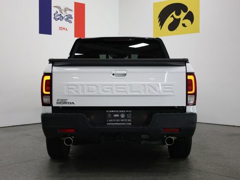 Used 2025 Honda Ridgeline Black Edition image 11