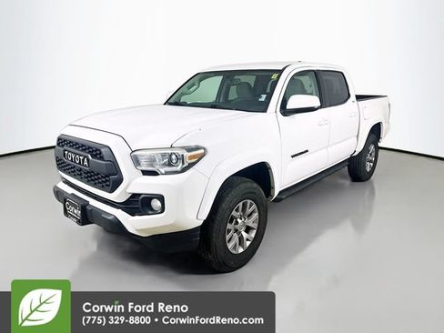 Used 2017 Toyota Tacoma SR5 w/ Tow Package AWD/4WD image 4