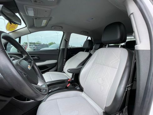Used 2020 Chevrolet Trax LT w/ LT Convenience Package image 18
