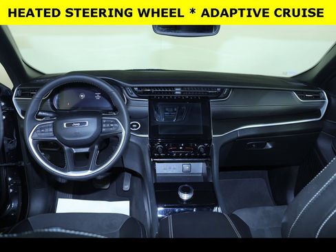 Used 2023 Jeep Grand Cherokee L Laredo image 12