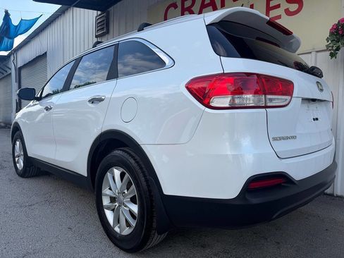 Used 2016 Kia Sorento LX image 5