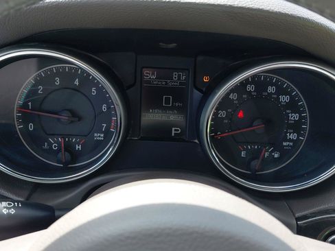 Used 2012 Jeep Grand Cherokee Laredo AWD/4WD image 32