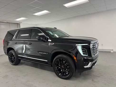 Used 2025 GMC Yukon Denali w/ Sun & Power Step Package image 3