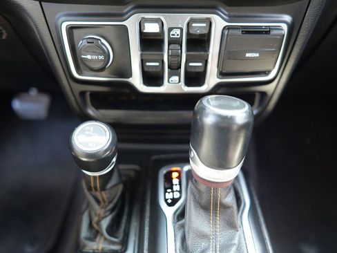 Used 2021 Jeep Wrangler Unlimited Sahara image 23