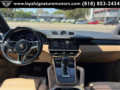 Used 2019 Porsche Cayenne AWD/4WD image 16