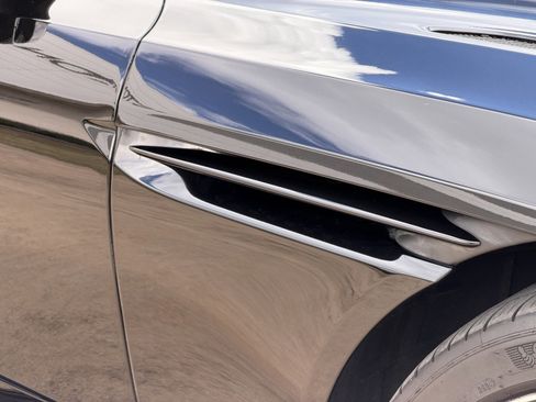 Used 2021 Aston Martin DB11 Coupe image 23