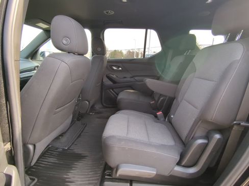 Used 2023 Chevrolet Traverse LT image 11