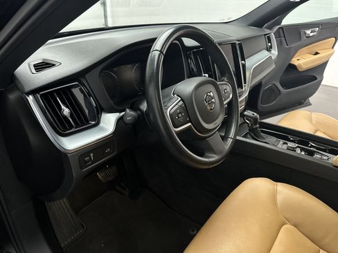 Used 2018 Volvo XC60 T5 Momentum w/ Convenience Package image 18