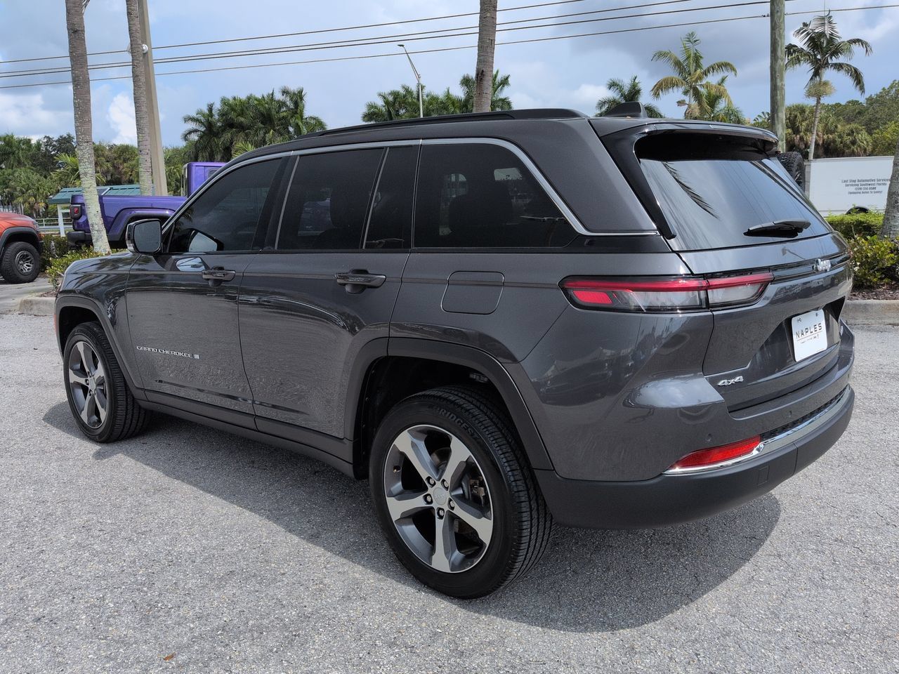 Used 2025 Jeep Grand Cherokee Limited AWD/4WD image 7