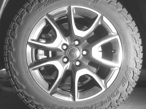 Used 2025 Jeep Compass Trailhawk AWD/4WD image 12