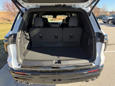 New 2026 Chevrolet Traverse High Country image 16