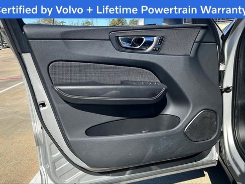 Used 2023 Volvo XC60 B5 Core image 23