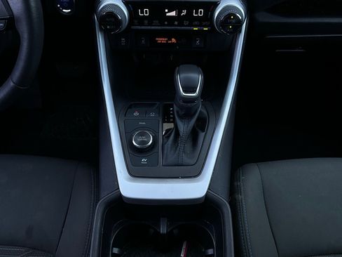 Used 2022 Toyota RAV4 SE w/ Convenience Package image 15