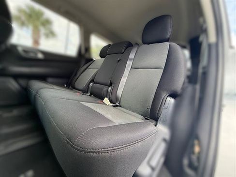 Used 2018 Nissan Pathfinder SV AWD/4WD image 10