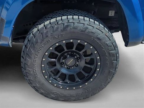 Used 2017 Toyota Tacoma SR5 w/ SR5 Appearance Package (SM) RWD image 9