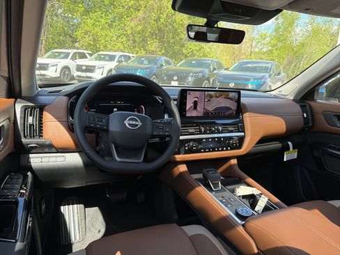 New 2026 Nissan Pathfinder Platinum AWD/4WD image 19