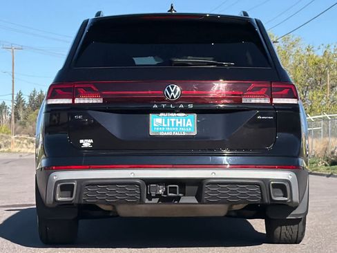 Used 2025 Volkswagen Atlas Peak Edition SE image 7