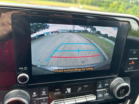 Used 2024 Toyota Highlander LE FWD image 26