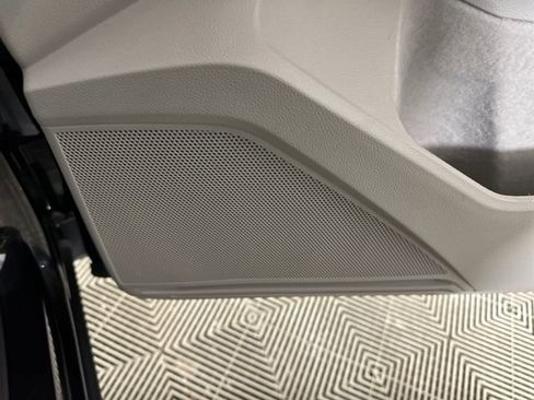 Used 2024 Volkswagen Tiguan SE R-Line image 29