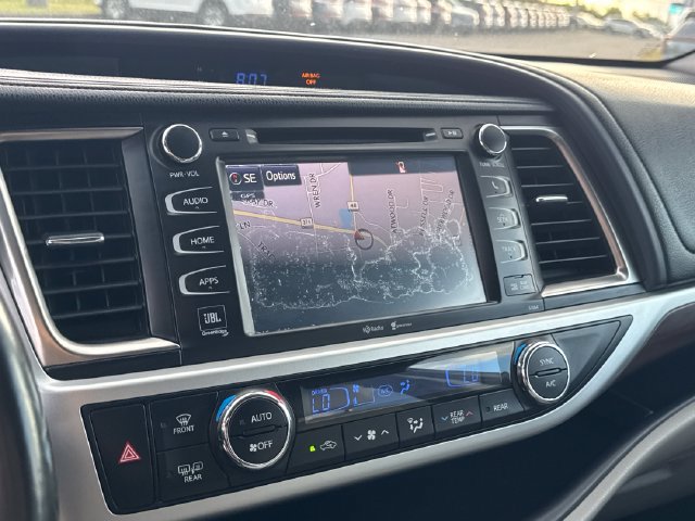 Used 2015 Toyota Highlander Limited w/ Driver Technology Package AWD/4WD image 31