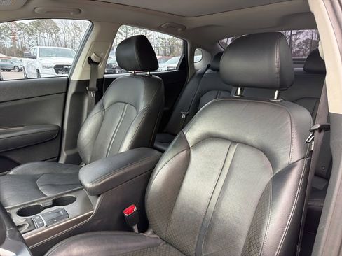 Used 2020 Kia Optima SE image 21