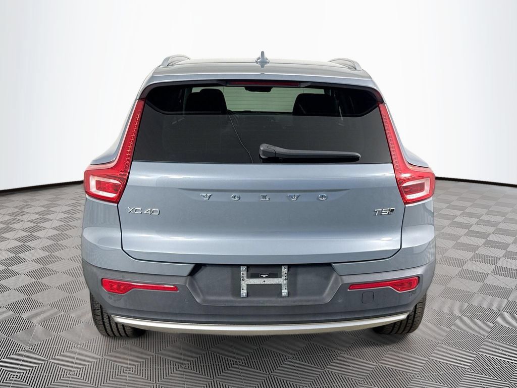 Used 2021 Volvo XC40 T5 Momentum AWD/4WD image 7