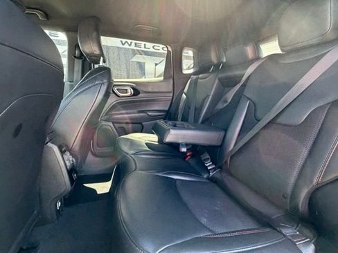 Used 2025 Jeep Compass Trailhawk AWD/4WD image 17