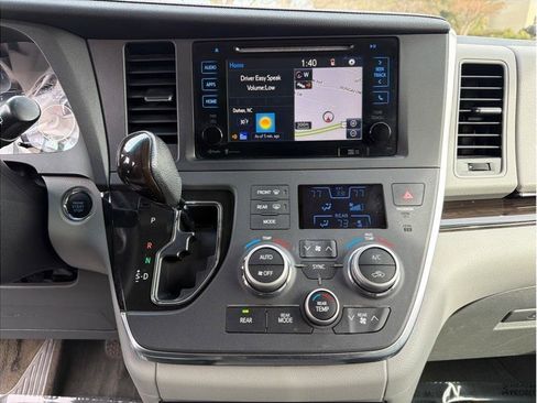 Used 2015 Toyota Sienna XLE Premium AWD/4WD image 19