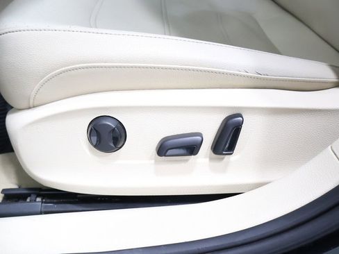 Used 2013 Volkswagen Passat Wolfsburg Edition image 14