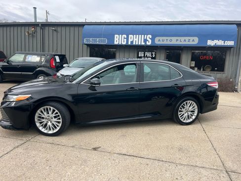 Used 2020 Toyota Camry XLE image 1