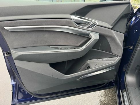 Used 2022 Audi e-tron S Premium Plus image 39