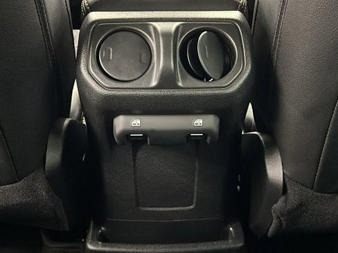Used 2024 Jeep Wrangler Unlimited image 34
