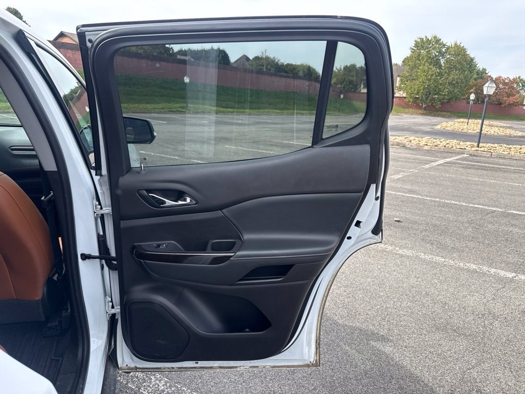 Used 2020 GMC Acadia AT4 w/ Driver Alert Package II AWD/4WD image 18