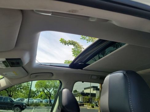 Used 2024 Nissan Pathfinder SL w/ SL Premium Package FWD image 16