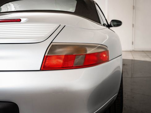 Used 2001 Porsche 911 Carrera 4 image 19