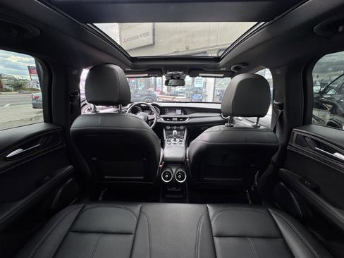 Used 2022 Alfa Romeo Stelvio Ti image 9