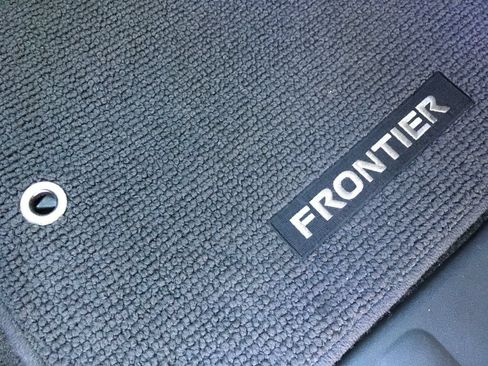 Used 2012 Nissan Frontier SV w/ Sport Appearance Pkg AWD/4WD image 29