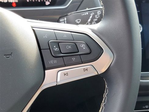 Used 2024 Volkswagen Tiguan SE image 23