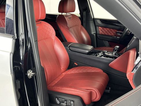 Used 2017 Bentley Bentayga image 35