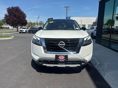 Used 2024 Nissan Pathfinder SL w/ SL Premium Package AWD/4WD image 8
