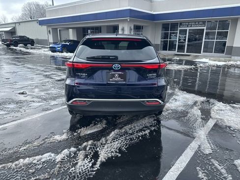 Used 2022 Toyota Venza image 4