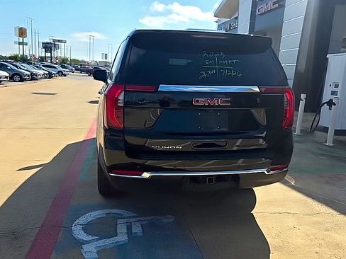 Used 2025 GMC Yukon Elevation AWD/4WD image 9
