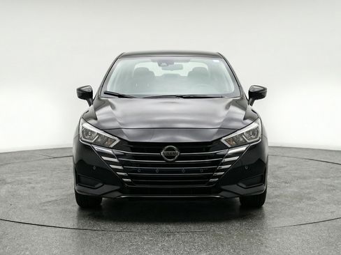 Used 2025 Nissan Versa SV image 2