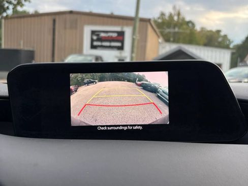 Used 2019 MAZDA MAZDA3 Hatchback w/ Preferred Package FWD image 17
