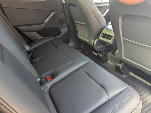 Used 2025 Tesla Model Y Performance image 11