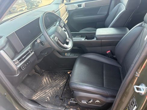 Used 2025 Hyundai Santa Fe SEL FWD image 13