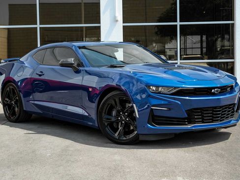 Used 2021 Chevrolet Camaro SS RWD image 6