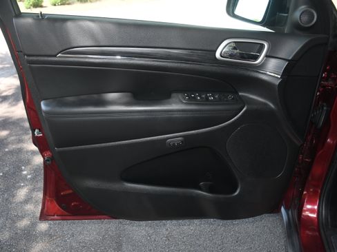 Used 2022 Jeep Grand Cherokee Limited AWD/4WD image 10