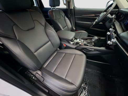 Used 2025 Kia Telluride LX FWD image 15